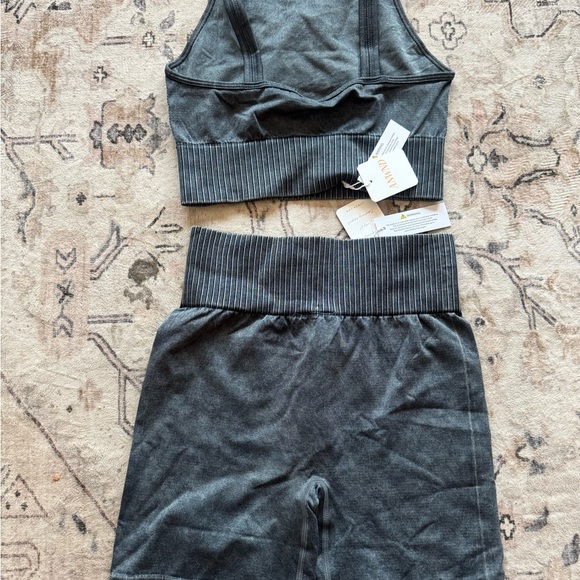 Charcoal sports bra and bike shorts set for Active Performance - Picture 5 of 8